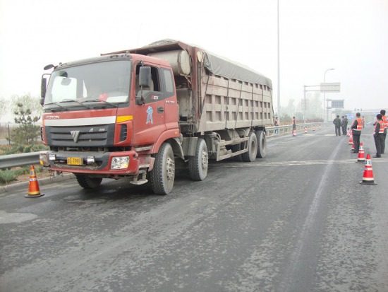 【吉林】整改公路執(zhí)法 為超限開綠燈追刑責 【吉林】整改公路執(zhí)法 為超限開綠燈追刑責