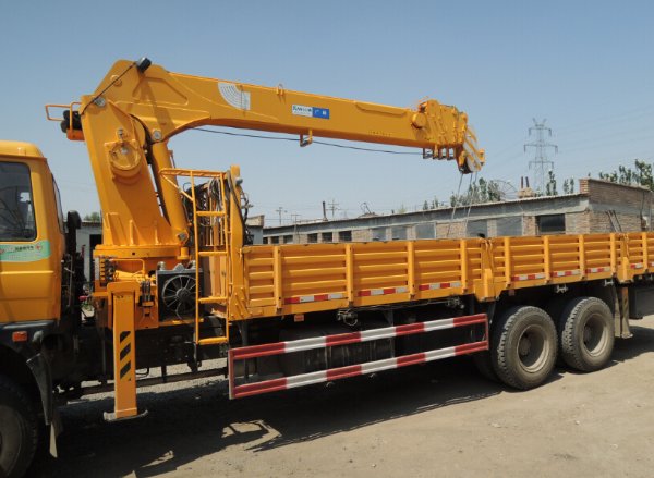 廣林13噸五節臂隨車吊 廣林13噸五節臂隨車吊