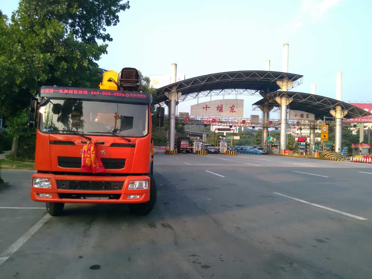 尹師傅準(zhǔn)備上高速回青海 尹師傅準(zhǔn)備上高速回青海
