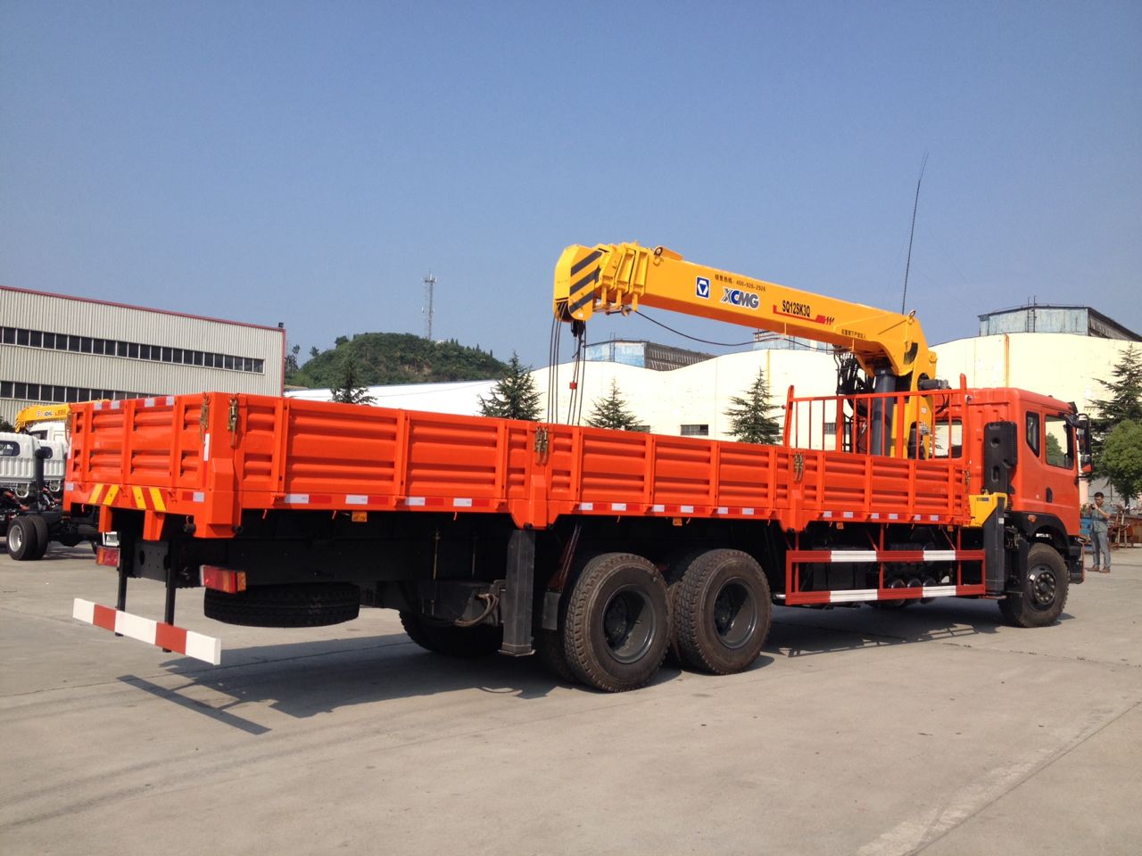 東風(fēng)新款國四后雙橋徐工12噸隨車吊 東風(fēng)新款國四后雙橋徐工12噸隨車吊