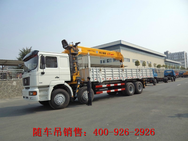 國內(nèi)比較常見的中置伸縮臂式隨車吊 國內(nèi)比較常見的中置伸縮臂式隨車吊