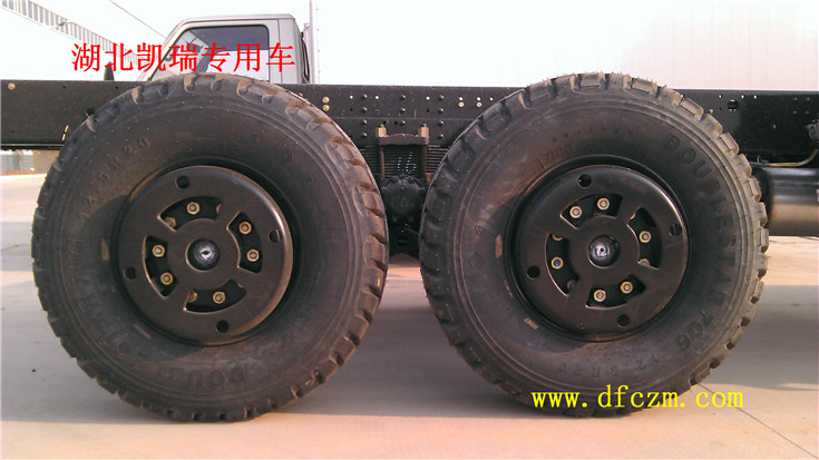 東風六驅(qū)沙漠越野車底盤輪胎 東風六驅(qū)沙漠越野車底盤輪胎