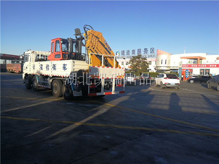 包鋼計量中心的DWJ5311JJHD5重型計量檢衡車到靖邊南服務區(qū)停靠 包鋼計量中心的DWJ5311JJHD5重型計量檢衡車到靖邊南服務區(qū)停靠