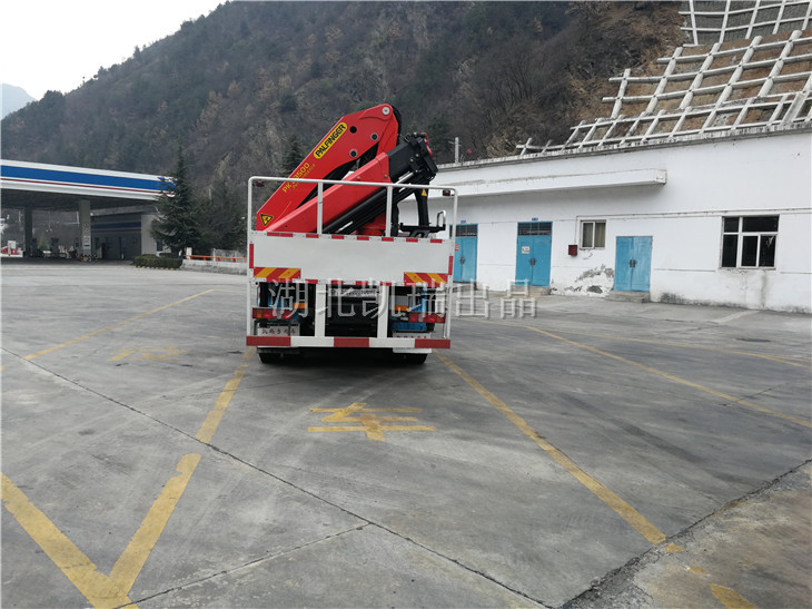 武威計量所檢衡車發(fā)運在服務區(qū)(后) 武威計量所檢衡車發(fā)運在服務區(qū)(后)