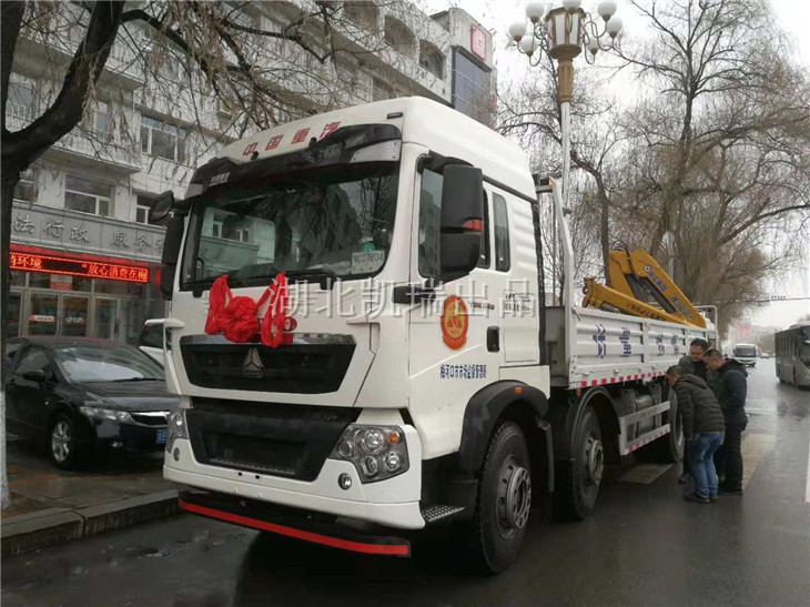 梅河口市產(chǎn)品質(zhì)量計(jì)量檢測(cè)所領(lǐng)導(dǎo)查看計(jì)量檢衡車車況 梅河口市產(chǎn)品質(zhì)量計(jì)量檢測(cè)所領(lǐng)導(dǎo)查看計(jì)量檢衡車車況