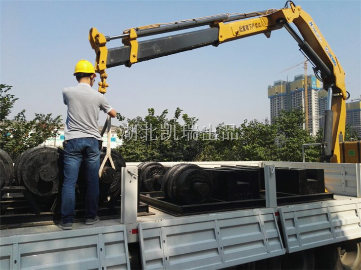 許昌市質(zhì)量監(jiān)督檢驗(yàn)測(cè)試中心檢衡車吊裝砝碼 許昌市質(zhì)量監(jiān)督檢驗(yàn)測(cè)試中心檢衡車吊裝砝碼