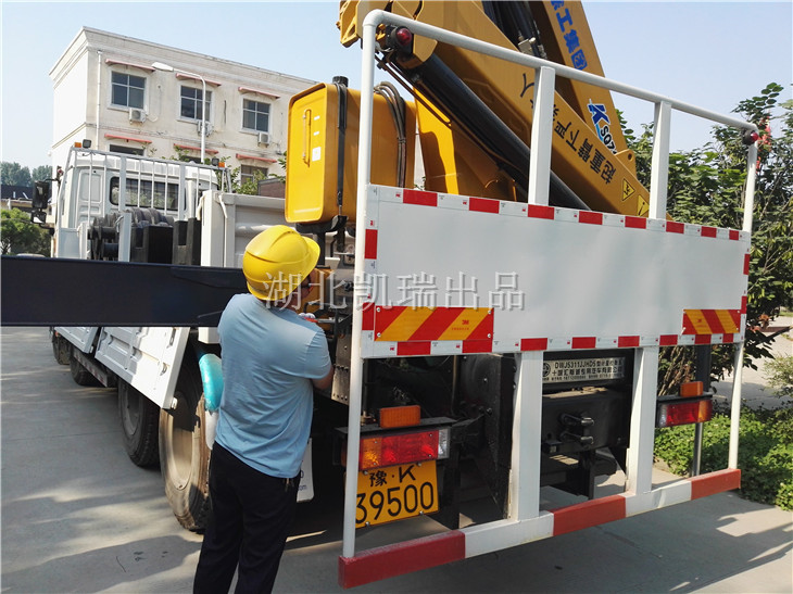 許昌市質(zhì)量監(jiān)督檢驗(yàn)測(cè)試中心檢衡車掛牌 許昌市質(zhì)量監(jiān)督檢驗(yàn)測(cè)試中心檢衡車掛牌