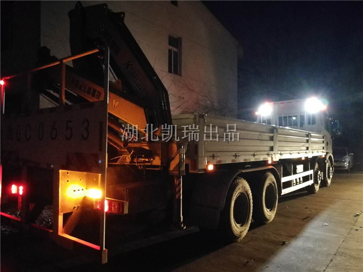 檢衡車配備燈具打開 檢衡車配備燈具打開