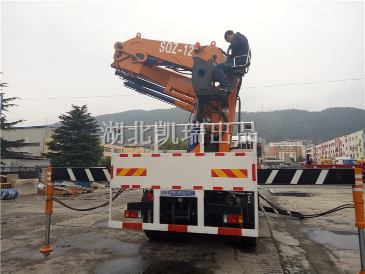 計量所領(lǐng)導(dǎo)親自體驗計量檢衡車 計量所領(lǐng)導(dǎo)親自體驗計量檢衡車