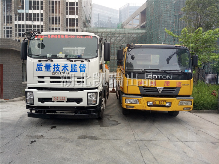 新老檢衡車停放在一起 新老檢衡車停放在一起