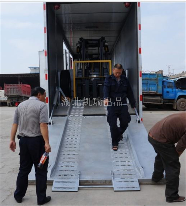 斜拉式尾板演示圖 斜拉式尾板演示圖