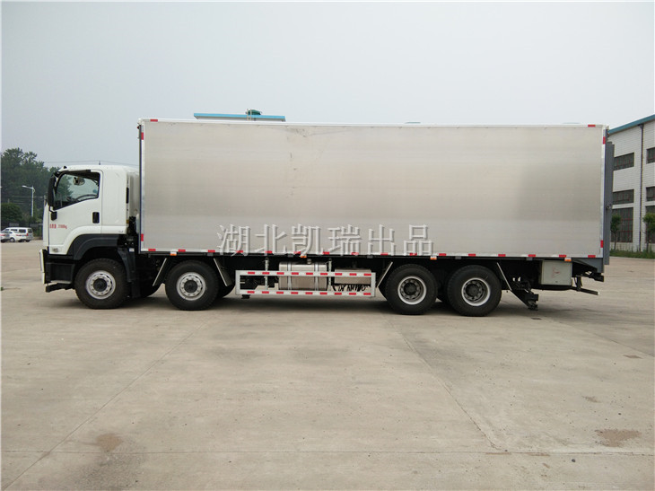 五十鈴四軸廂式計量檢衡車(左側) 五十鈴四軸廂式計量檢衡車(左側)